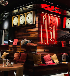 NEST Café • Lokal • Bar