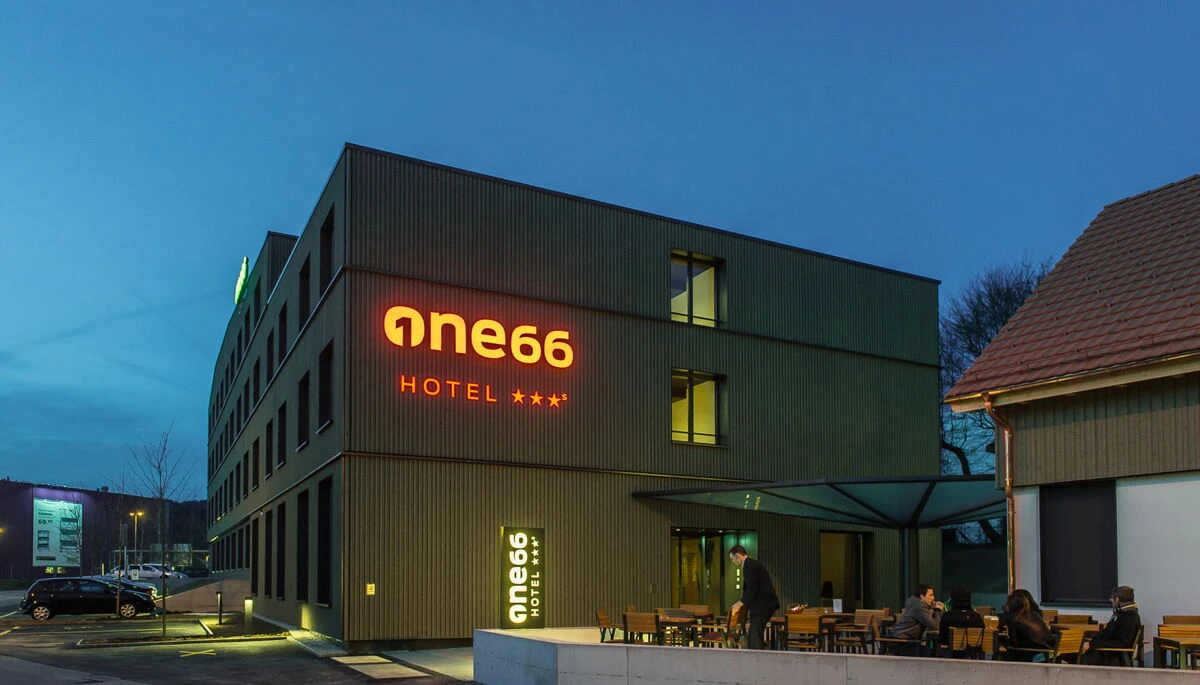 Hotel One66