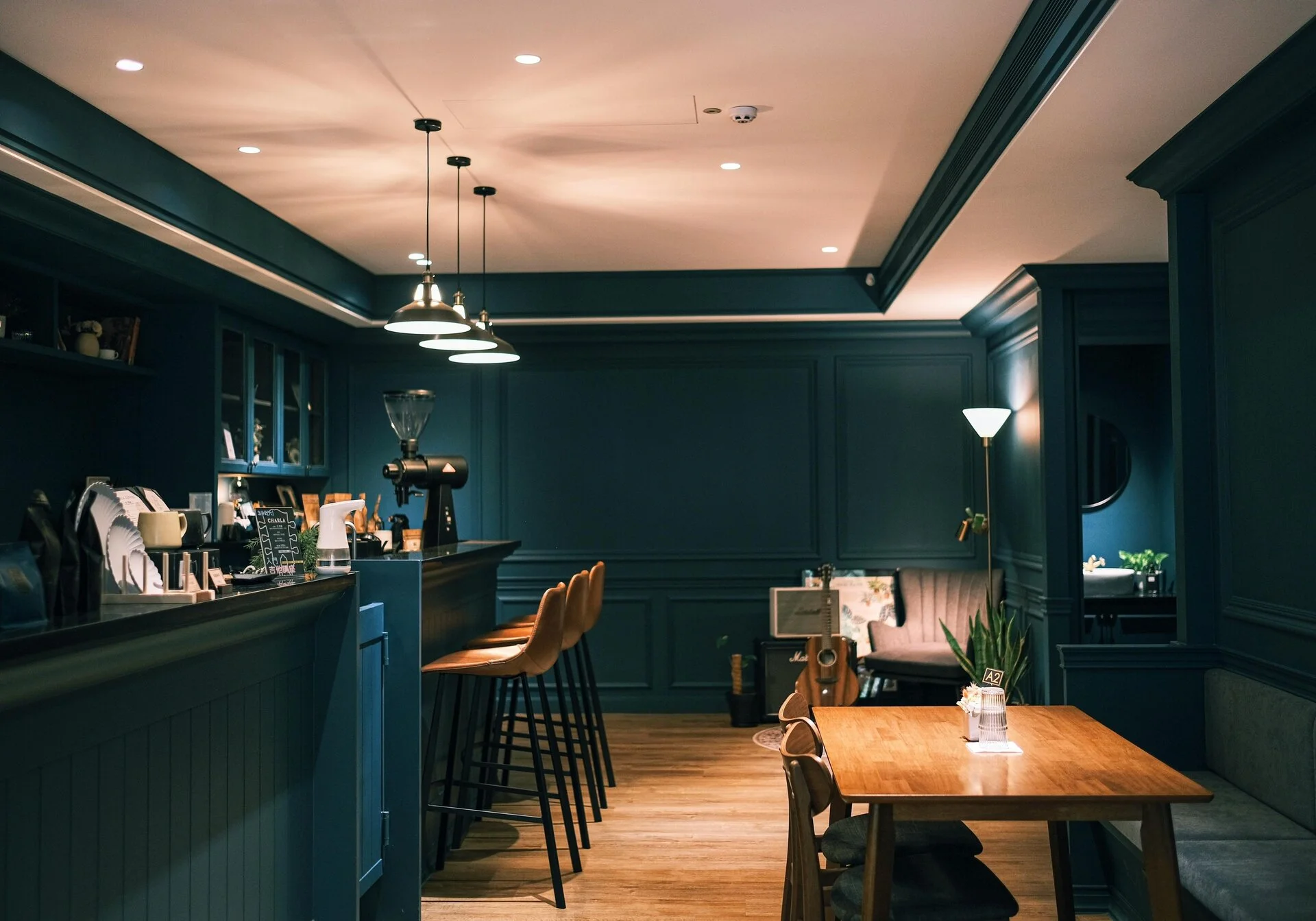 Daenz Bar & Lounge