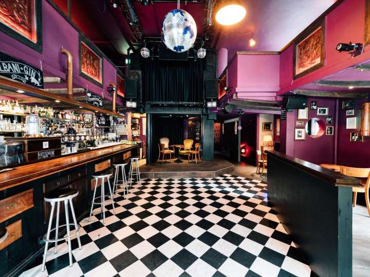 Albani Bar