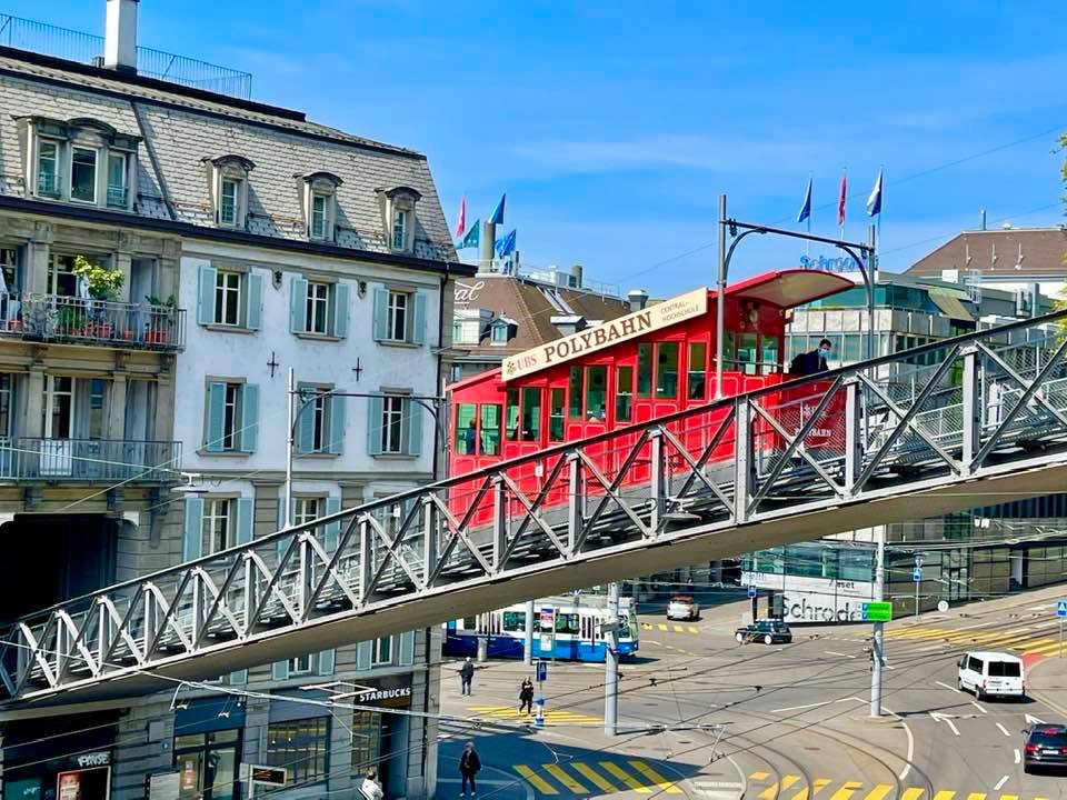 Polybahn-Talstation