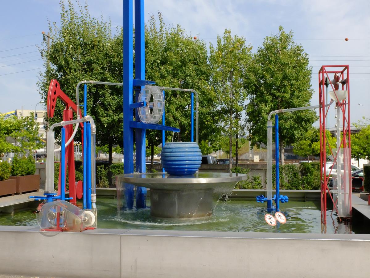 Aussenpark des Technorama Winterthur mit Wasser-Exponaten