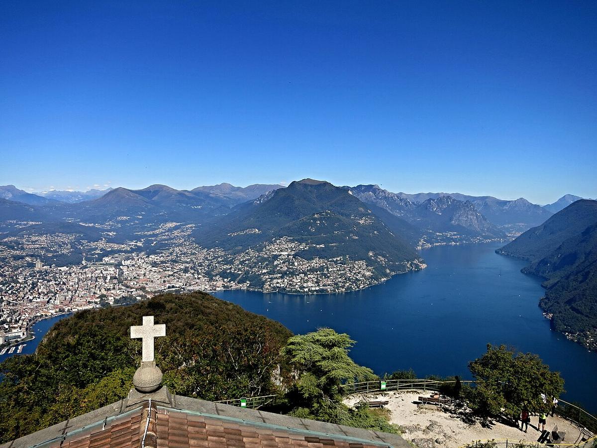 Blick vom Monte San Salvatore auf den Luganersee