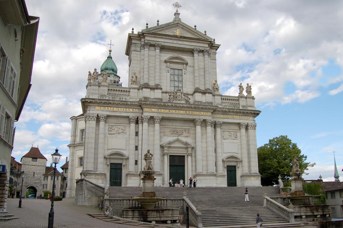 St. Ursenkathedrale in Solothurn mit Freitreppe