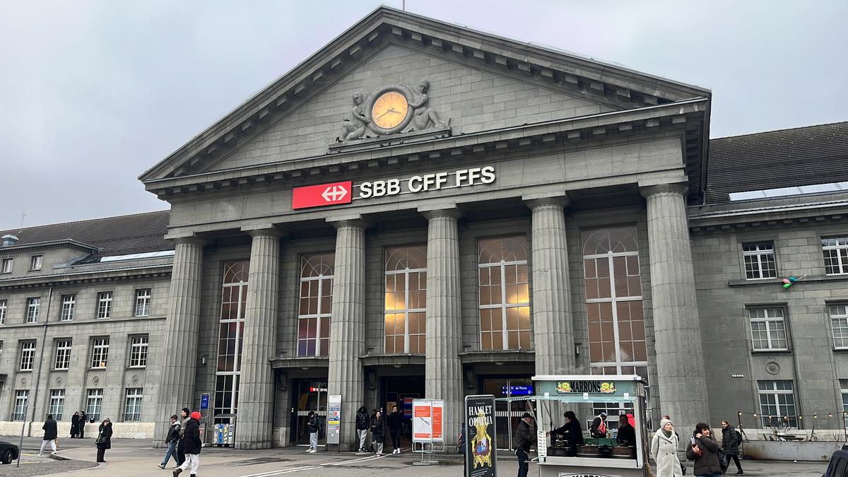 Bahnhof Biel/Bienne von aussen