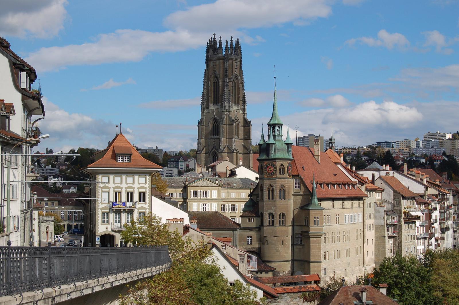 Fribourg: die Saane-Stadt zwischen Kathedrale, Motta-Bad und Bad Bonn