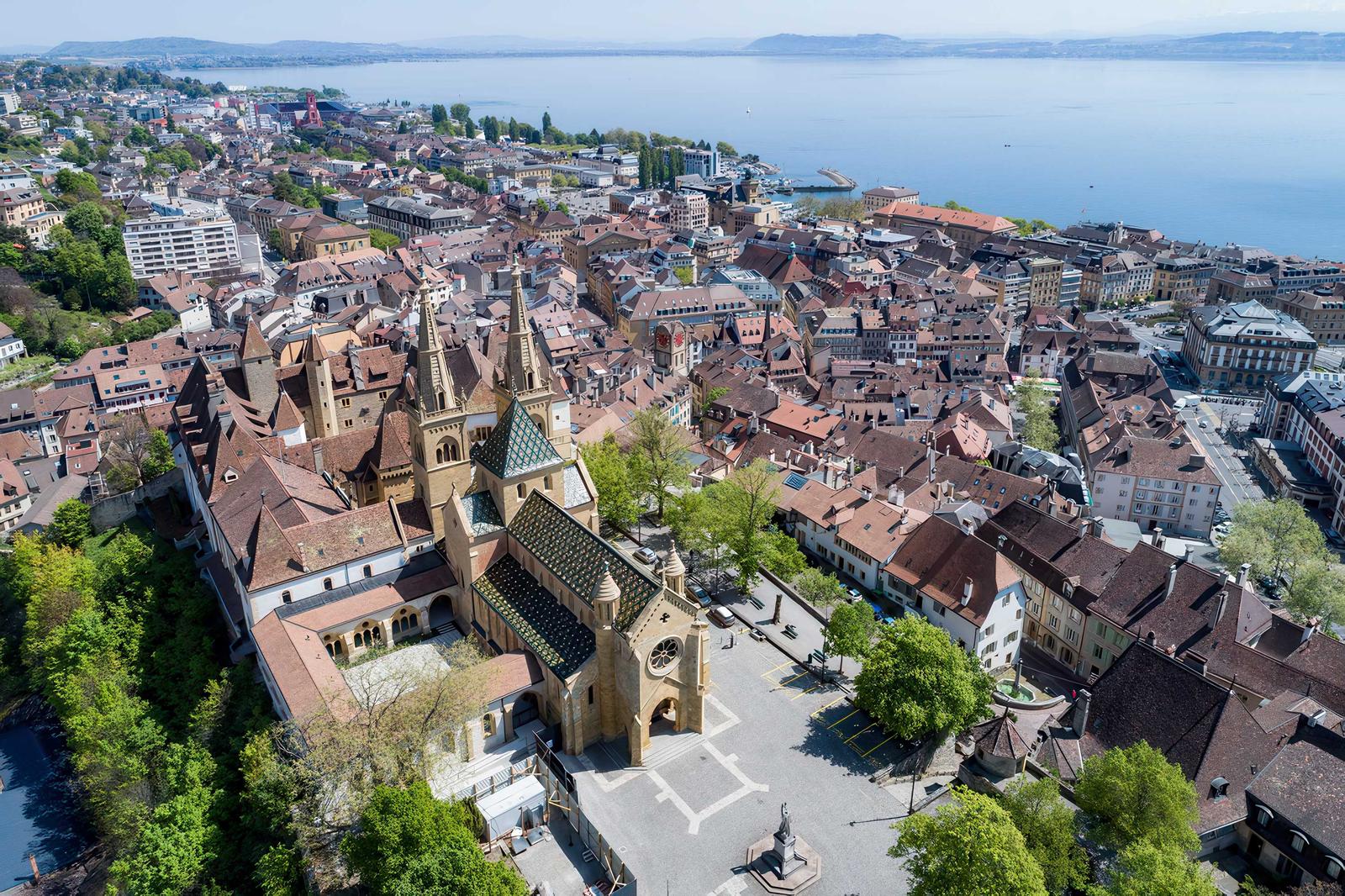 Neuchâtel, tra lago e castello